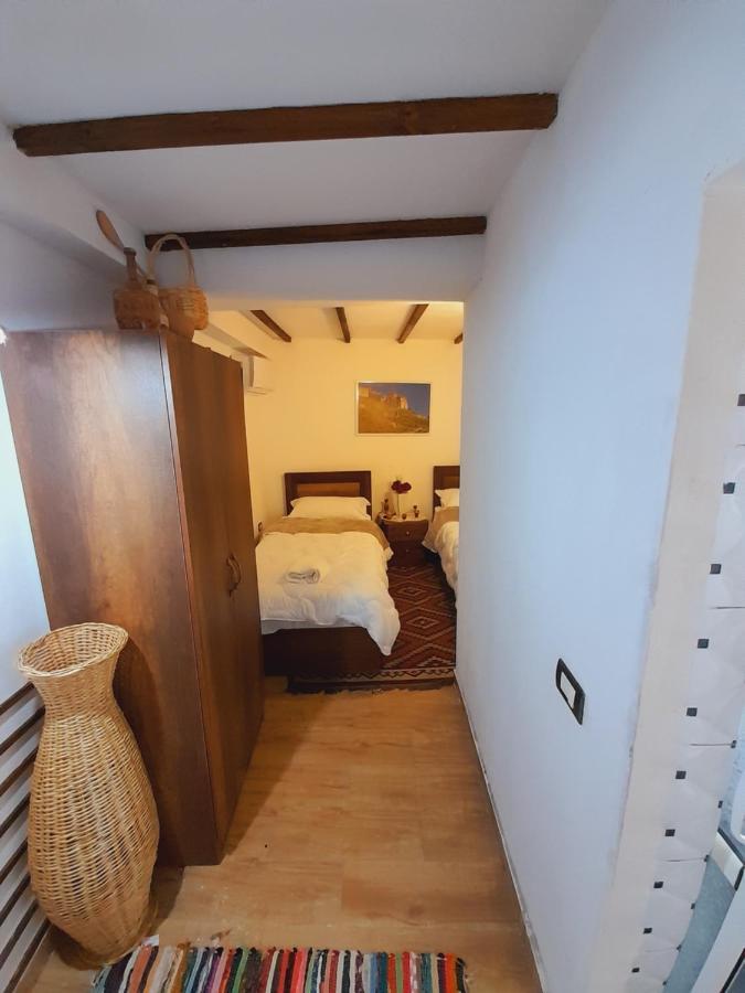Guest House Maria - Berat Castle エクステリア 写真