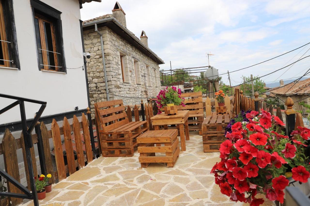 Guest House Maria - Berat Castle エクステリア 写真
