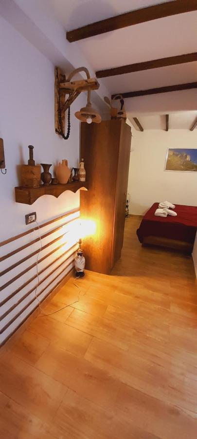 Guest House Maria - Berat Castle エクステリア 写真